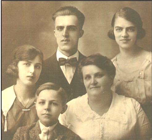 (Clockwise) Fred, Elsie, Carrie, Carl, Esther Nehrenz