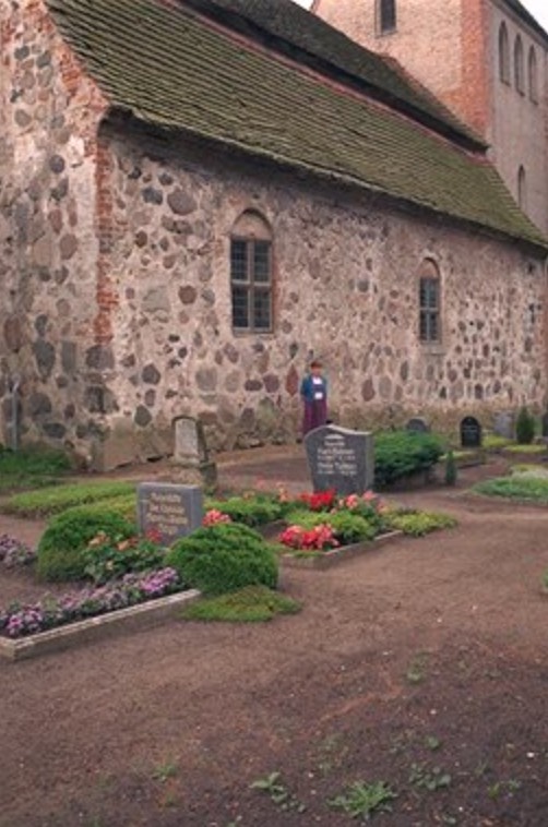 Church in Trollenhagen with Ruby Wolcott (Nehrenz)